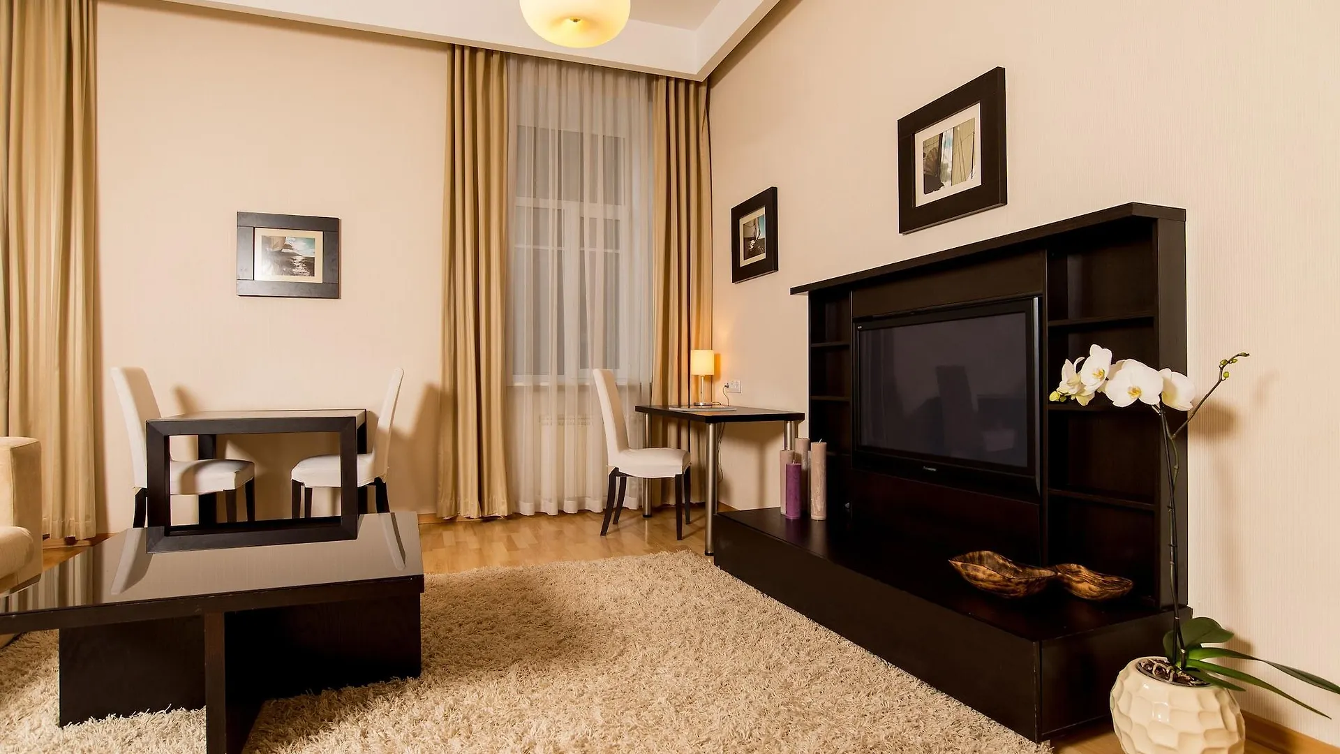 Senator Victory Square Aparthotel Κίεβο