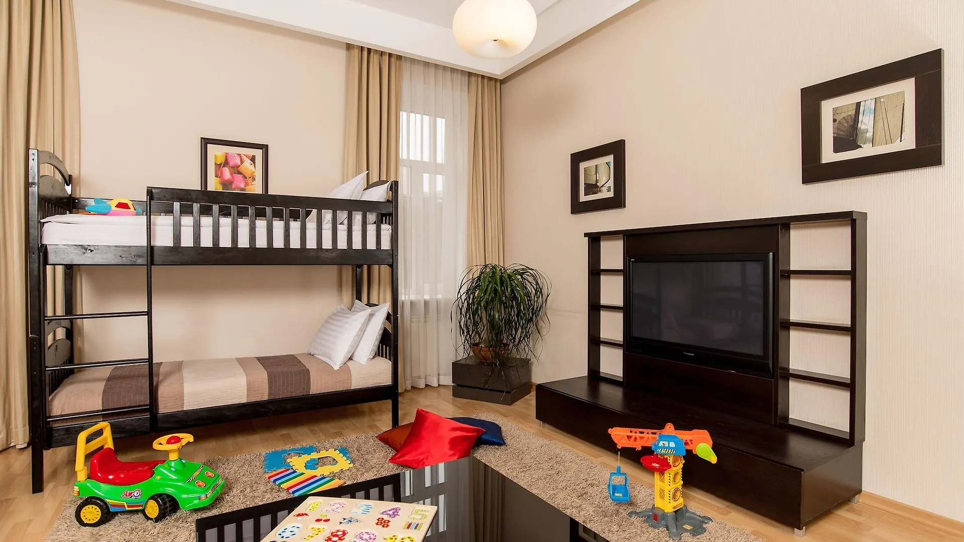 ****  Senator Victory Square Aparthotel Κίεβο Ουκρανία