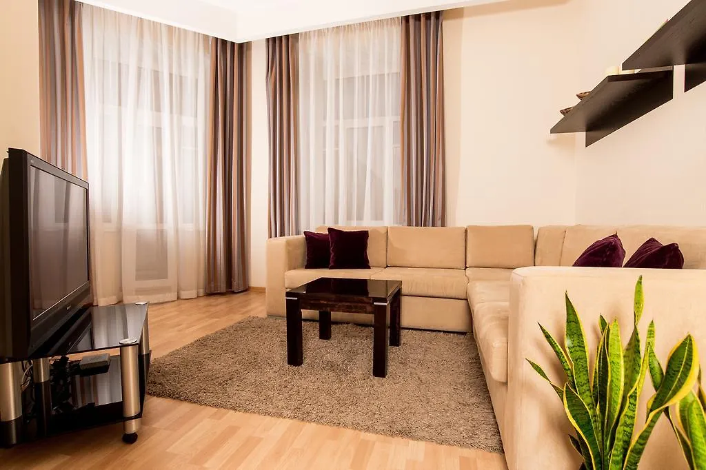 Senator Victory Square Aparthotel Κίεβο